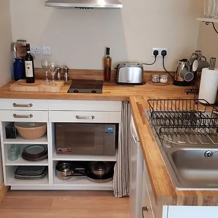 Little House 브리스틀